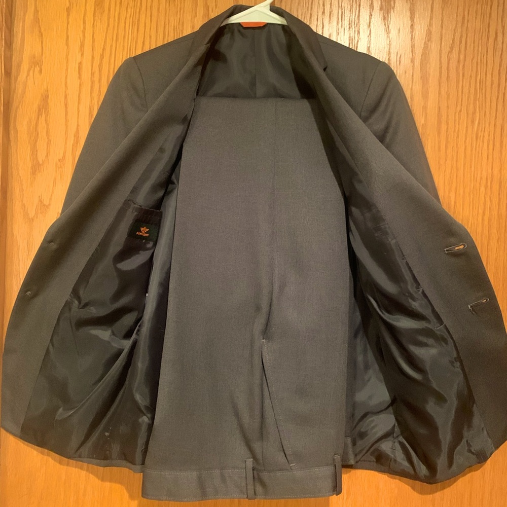 COPY - Boys 2 Piece Suit Like new